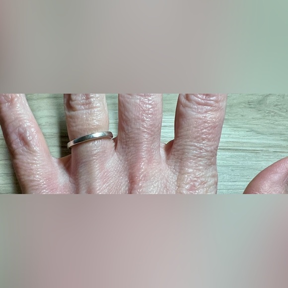 Vintage Designer Signed Barse Sterling Silver Thin Band Ring, Size 5, 1.9g - Picture 6 of 8